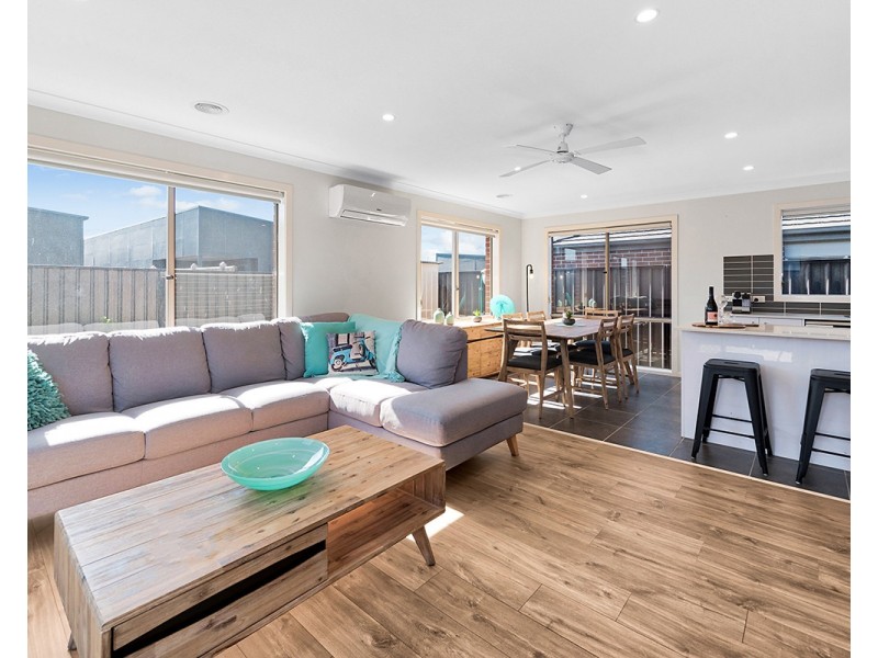 6 Naso Place, Clyde North VIC 3978