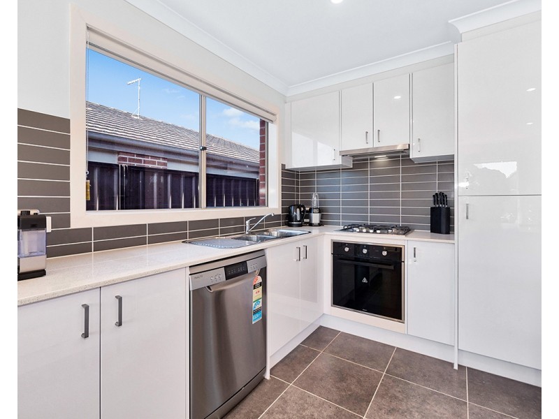 6 Naso Place, Clyde North VIC 3978