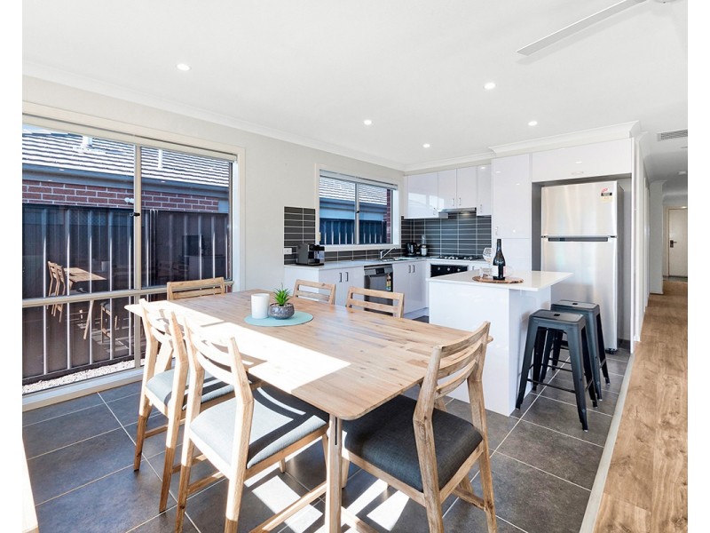 6 Naso Place, Clyde North VIC 3978