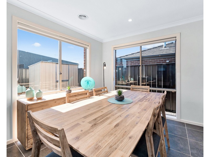 6 Naso Place, Clyde North VIC 3978