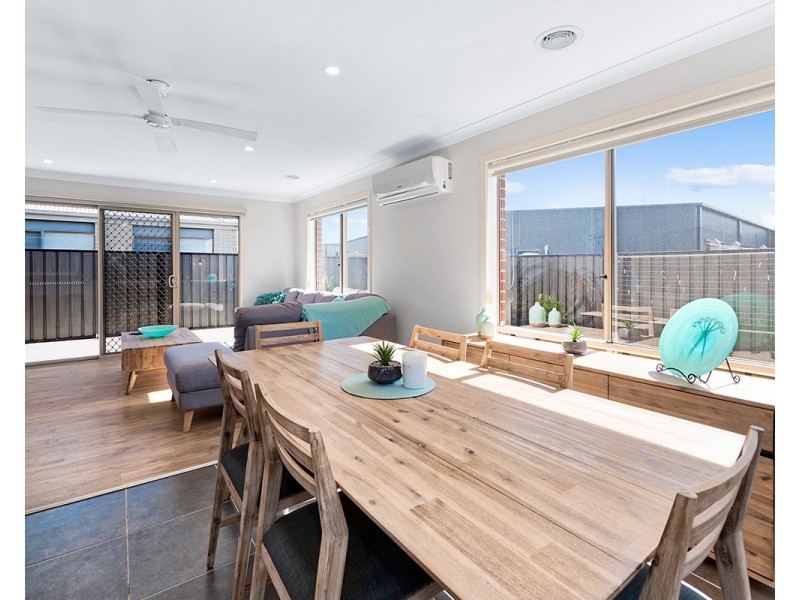 6 Naso Place, Clyde North VIC 3978