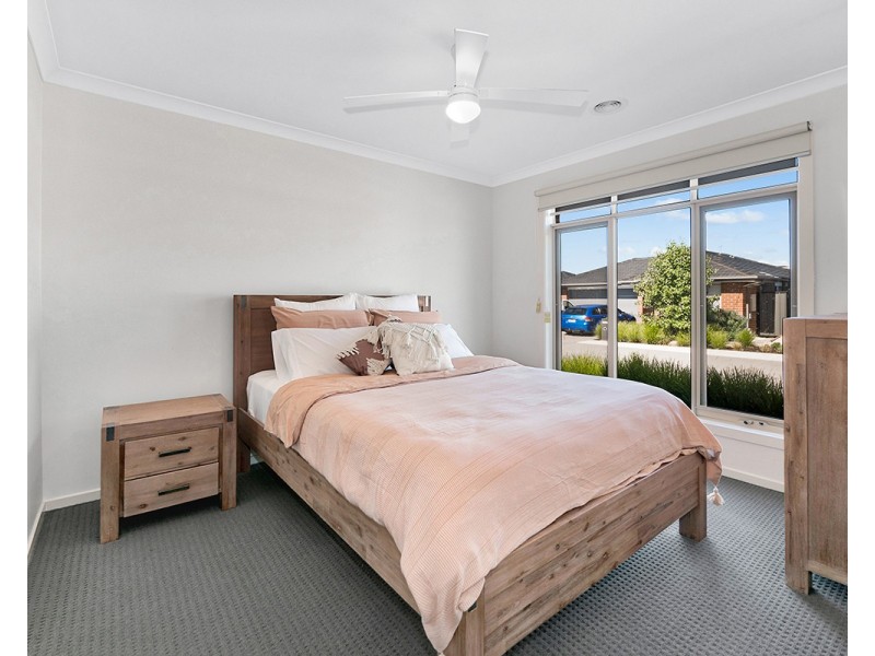 6 Naso Place, Clyde North VIC 3978