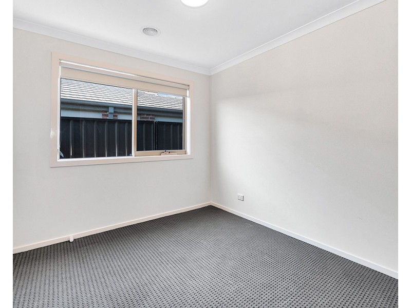 6 Naso Place, Clyde North VIC 3978