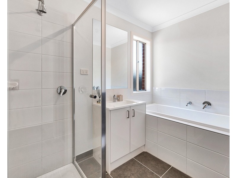 6 Naso Place, Clyde North VIC 3978