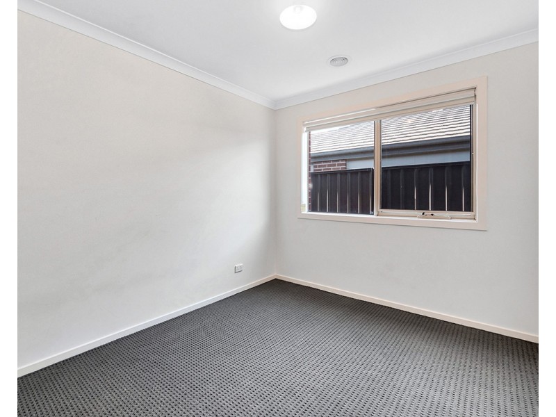 6 Naso Place, Clyde North VIC 3978