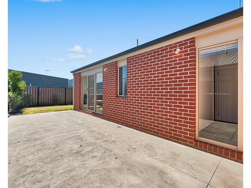6 Naso Place, Clyde North VIC 3978