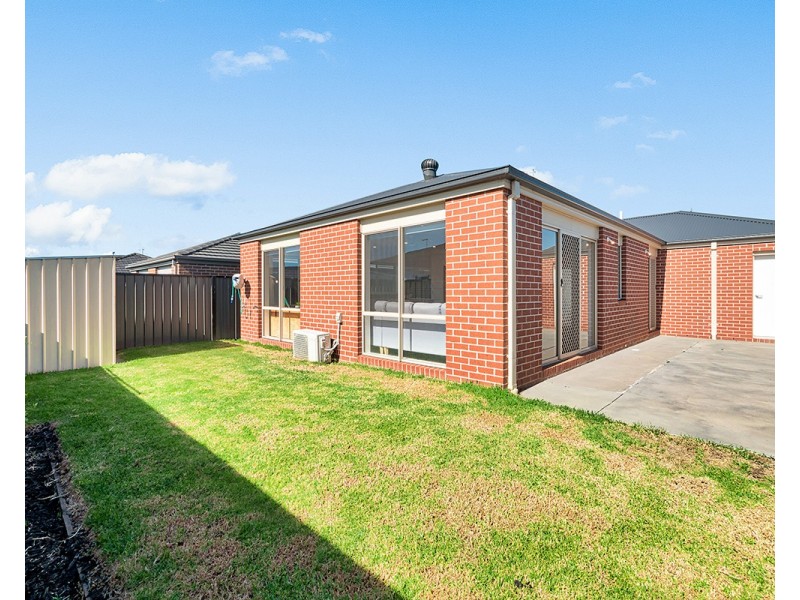 6 Naso Place, Clyde North VIC 3978