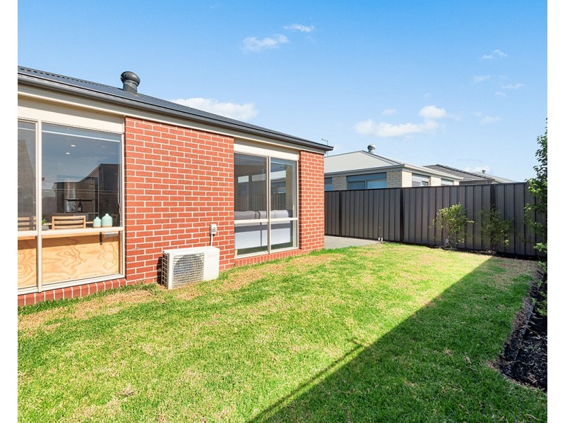 6 Naso Place, Clyde North VIC 3978