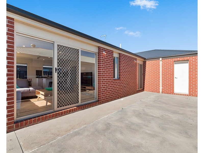 6 Naso Place, Clyde North VIC 3978
