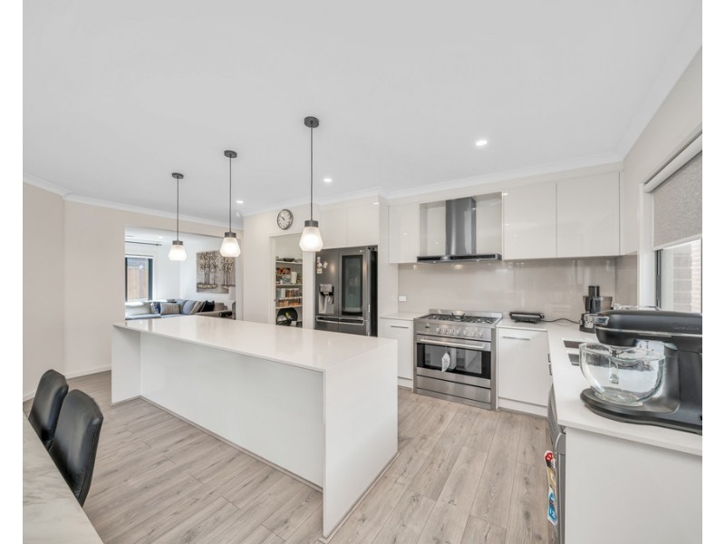 11 Storm Ave, Lyndhurst VIC 3975