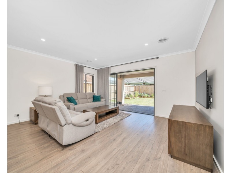 11 Storm Ave, Lyndhurst VIC 3975