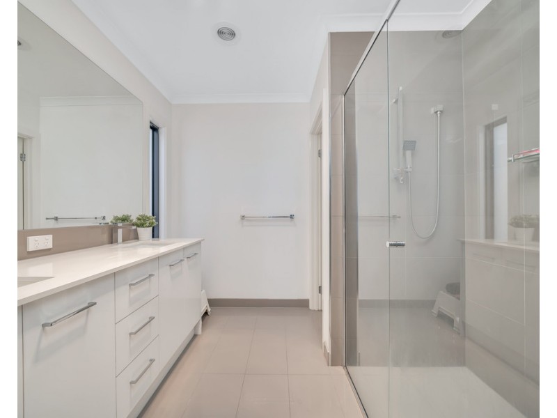 11 Storm Ave, Lyndhurst VIC 3975