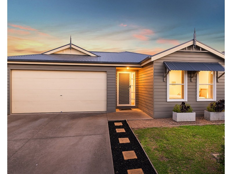 12 Southampton Drive, Langwarrin VIC 3910