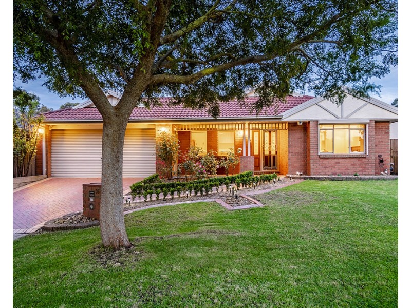 36 May Gibbs Crescent, Lynbrook VIC 3975