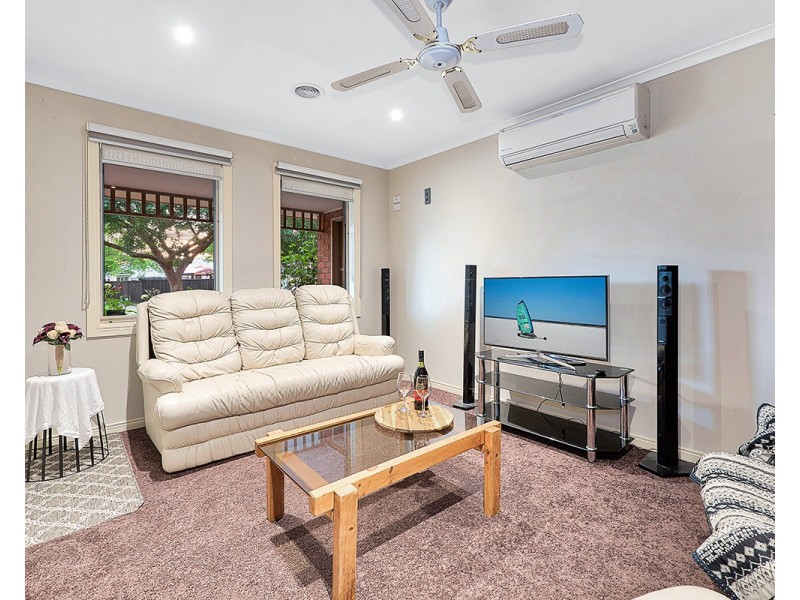 36 May Gibbs Crescent, Lynbrook VIC 3975