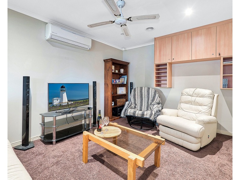 36 May Gibbs Crescent, Lynbrook VIC 3975