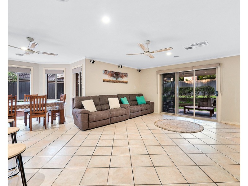 36 May Gibbs Crescent, Lynbrook VIC 3975