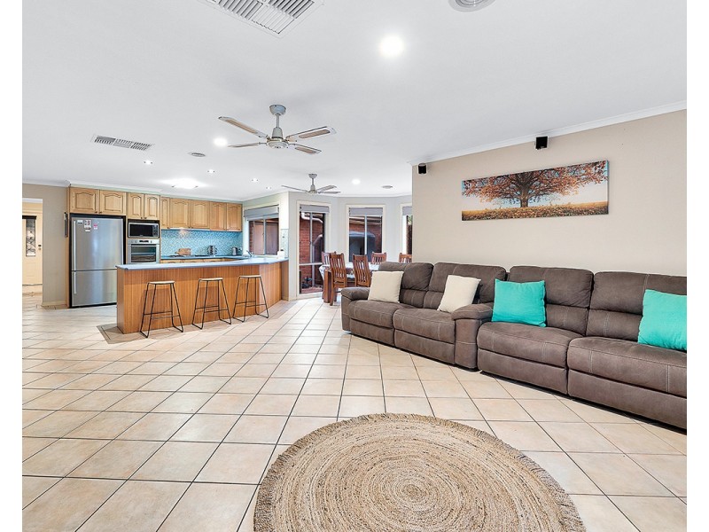 36 May Gibbs Crescent, Lynbrook VIC 3975