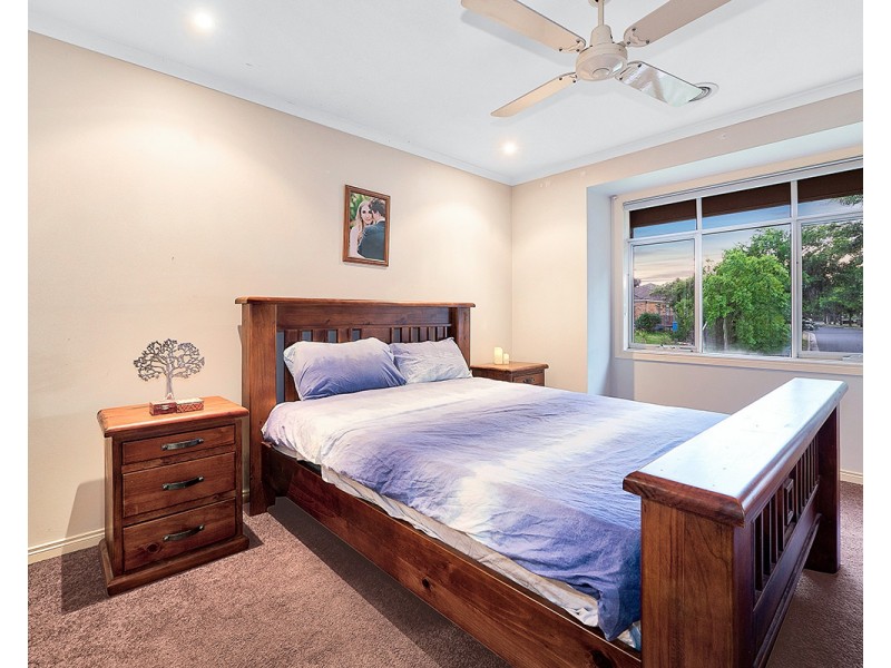 36 May Gibbs Crescent, Lynbrook VIC 3975