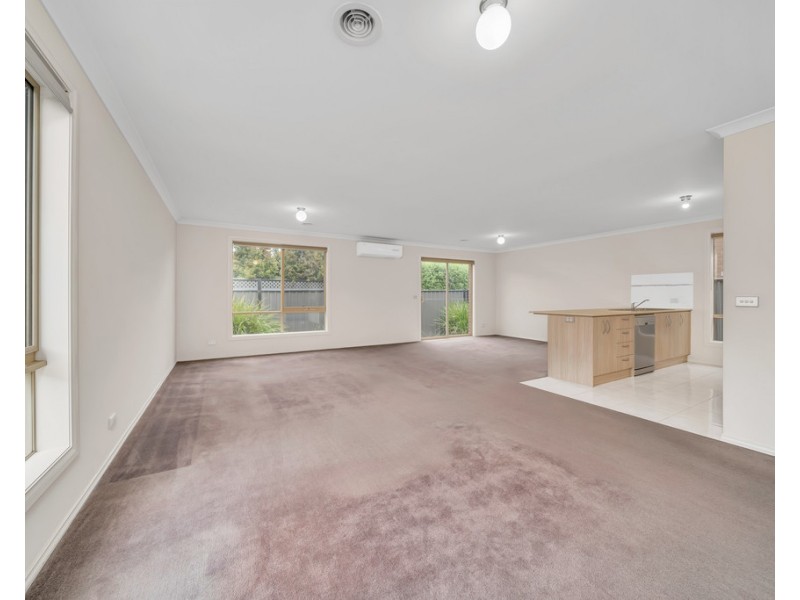 18 Dellinea Street, Cranbourne North VIC 3977