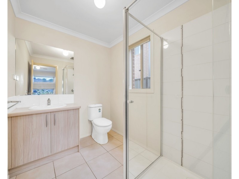 18 Dellinea Street, Cranbourne North VIC 3977