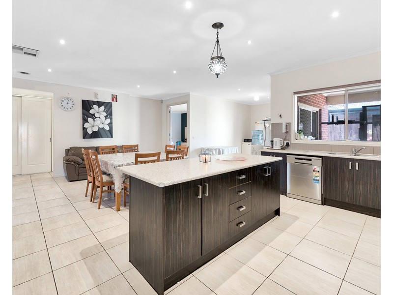 6 Prichard Avenue, Lynbrook VIC 3975