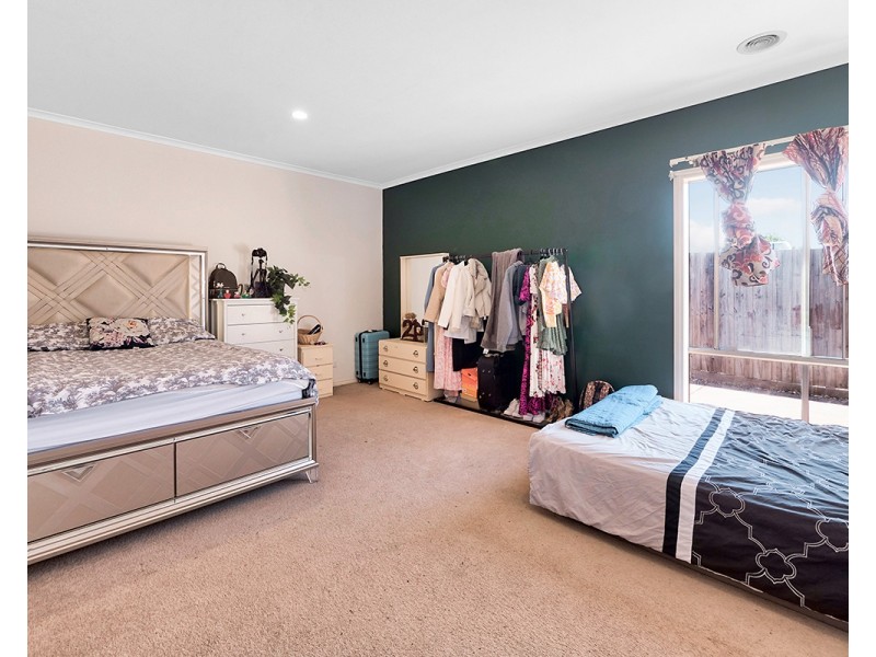 6 Prichard Avenue, Lynbrook VIC 3975