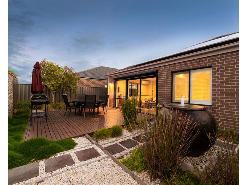 102 Sabel Drive, Cranbourne North VIC 3977