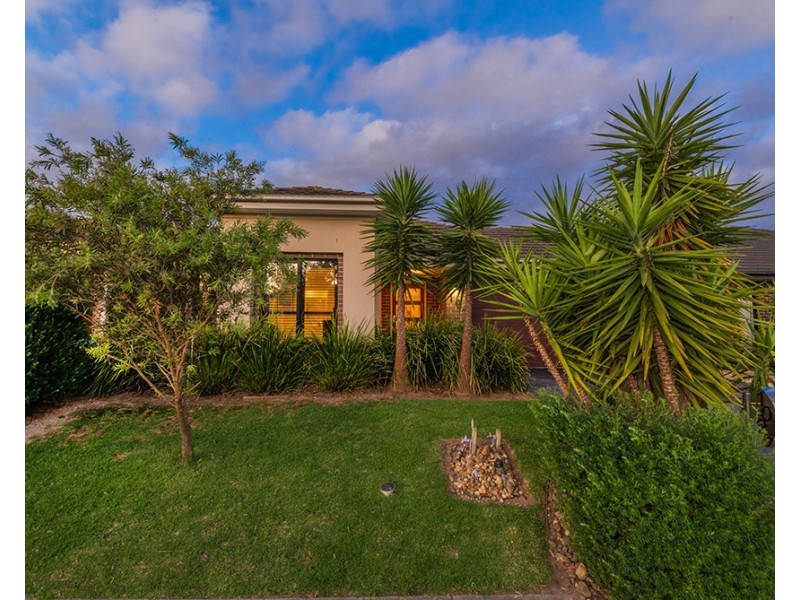 102 Sabel Drive, Cranbourne North VIC 3977