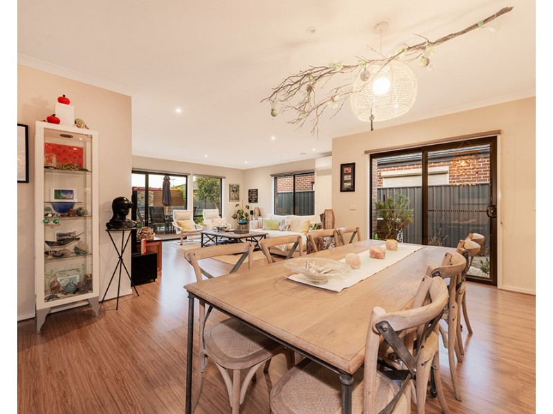 102 Sabel Drive, Cranbourne North VIC 3977