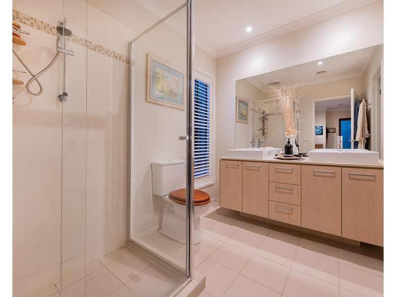 102 Sabel Drive, Cranbourne North VIC 3977