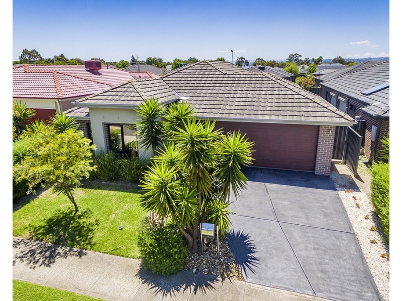102 Sabel Drive, Cranbourne North VIC 3977
