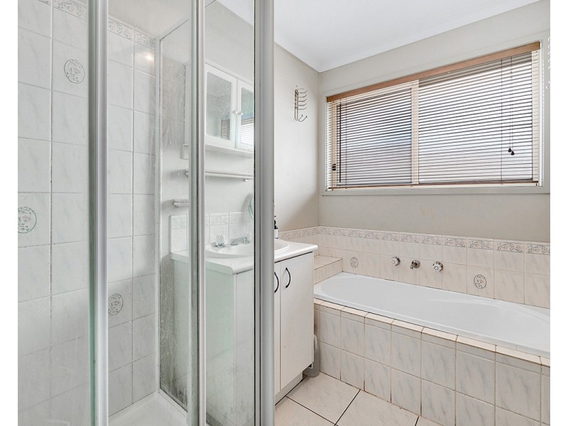 11 Oates Court, Cranbourne North VIC 3977