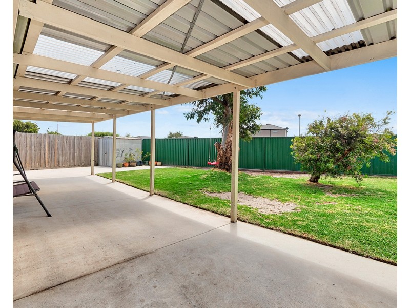 11 Oates Court, Cranbourne North VIC 3977