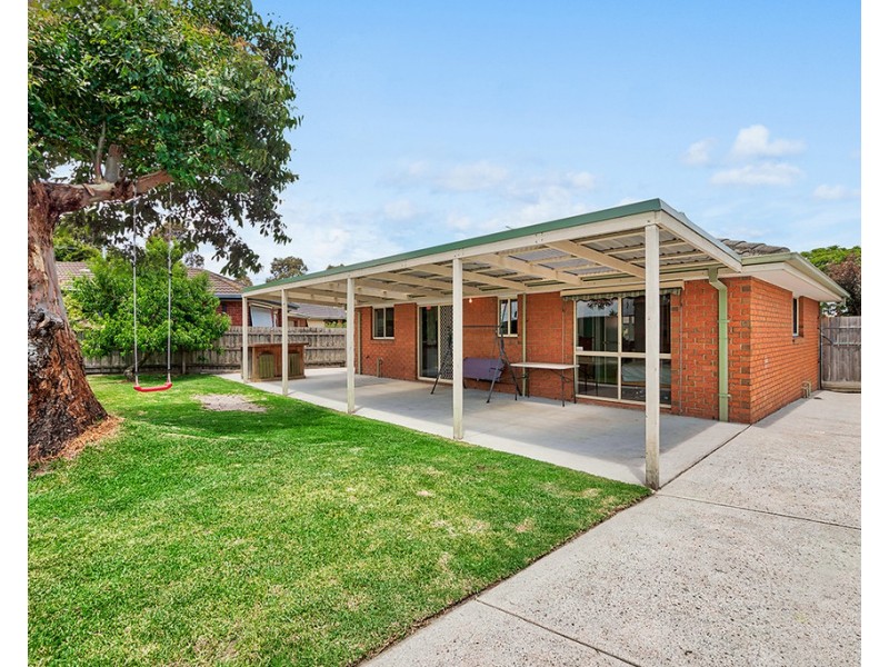 11 Oates Court, Cranbourne North VIC 3977