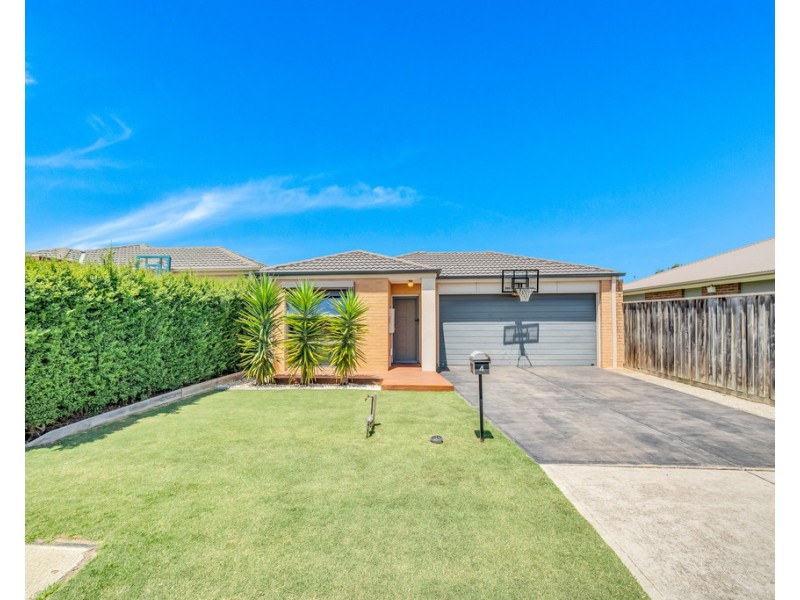4 Cascade Way, Pakenham VIC 3810