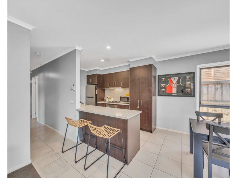 4 Cascade Way, Pakenham VIC 3810