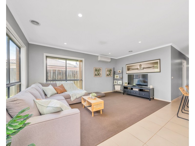 4 Cascade Way, Pakenham VIC 3810