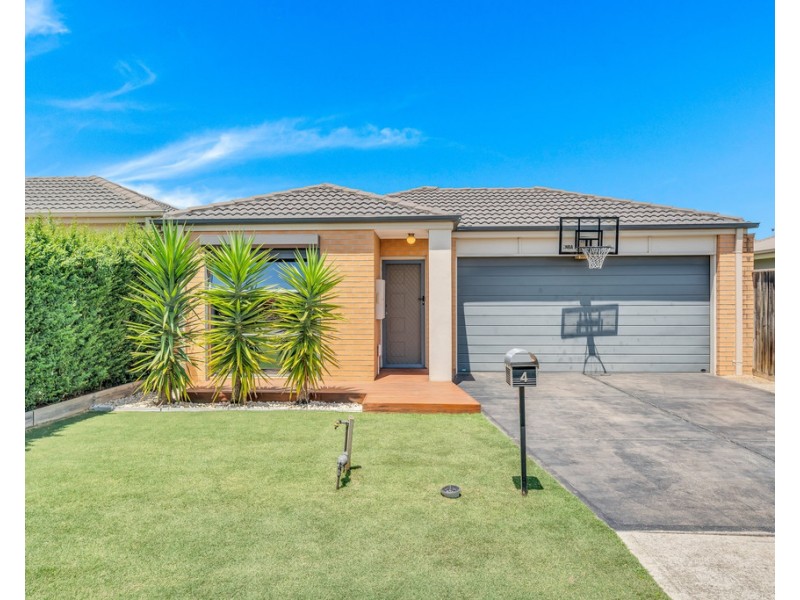 4 Cascade Way, Pakenham VIC 3810