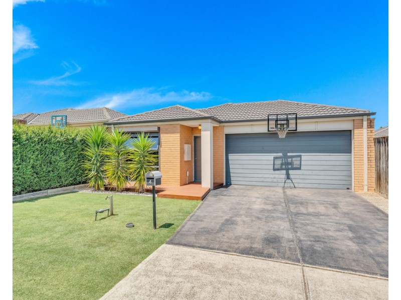 4 Cascade Way, Pakenham VIC 3810