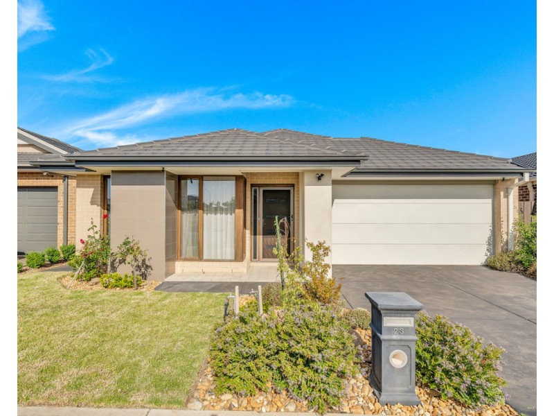 23 Blundy Boulevard, Clyde North VIC 3978