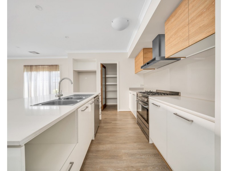 23 Blundy Boulevard, Clyde North VIC 3978