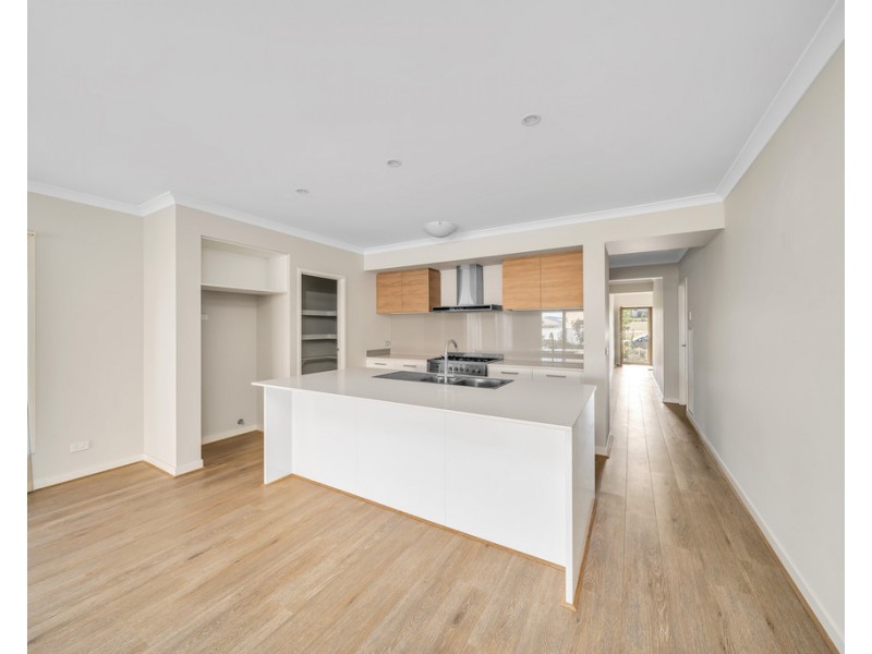 23 Blundy Boulevard, Clyde North VIC 3978