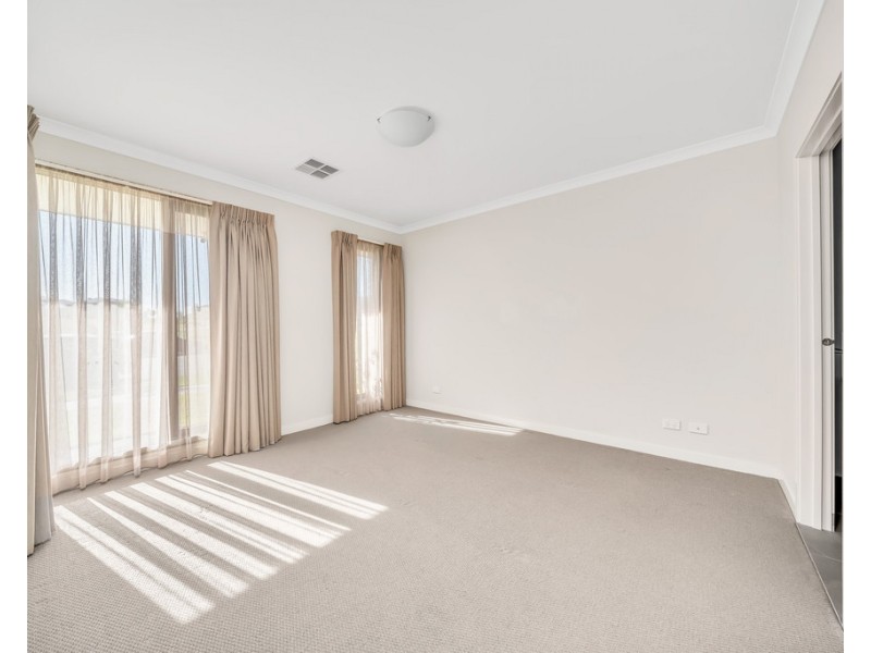 23 Blundy Boulevard, Clyde North VIC 3978