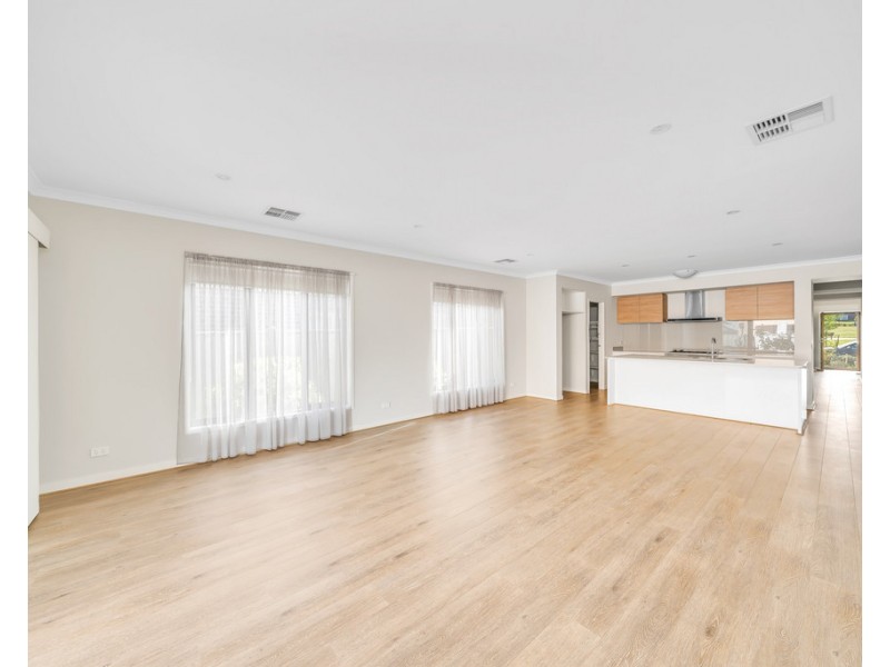 23 Blundy Boulevard, Clyde North VIC 3978