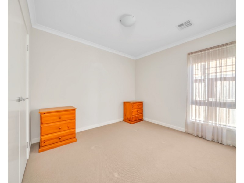 23 Blundy Boulevard, Clyde North VIC 3978