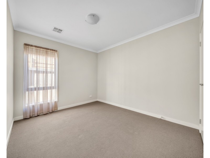 23 Blundy Boulevard, Clyde North VIC 3978