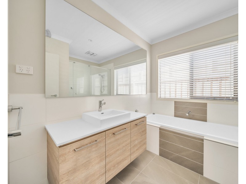 23 Blundy Boulevard, Clyde North VIC 3978