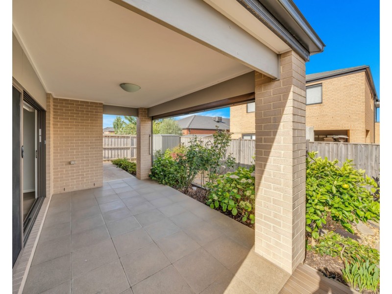 23 Blundy Boulevard, Clyde North VIC 3978