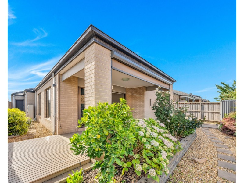 23 Blundy Boulevard, Clyde North VIC 3978